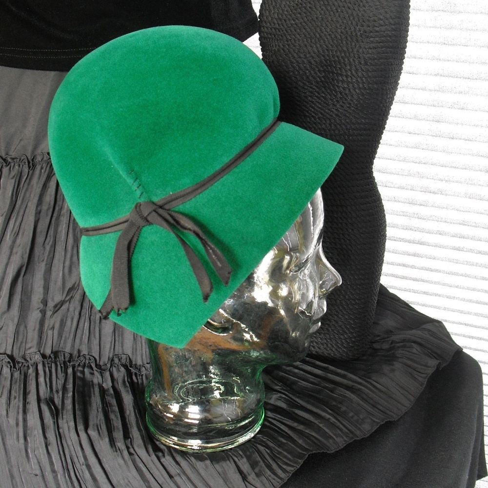 Emerald Green Dachette by Lilly Dache Cloche Hat
